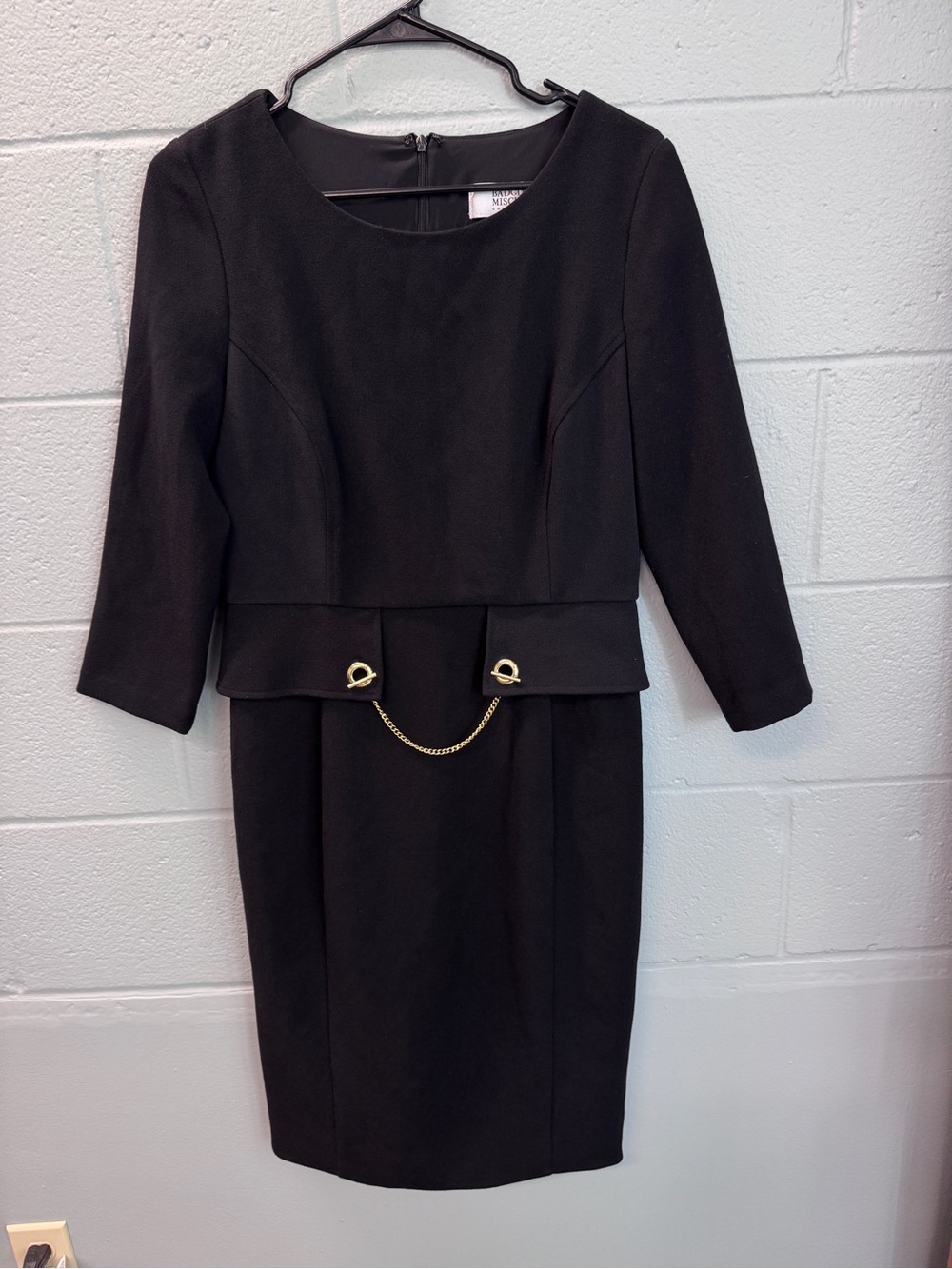 Badgley Mischka Collection Black Crepe Sheath Dress Gold Chain Toggle Accent 10